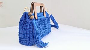 Crochet Bag With Full Base And Wooden Handles 1