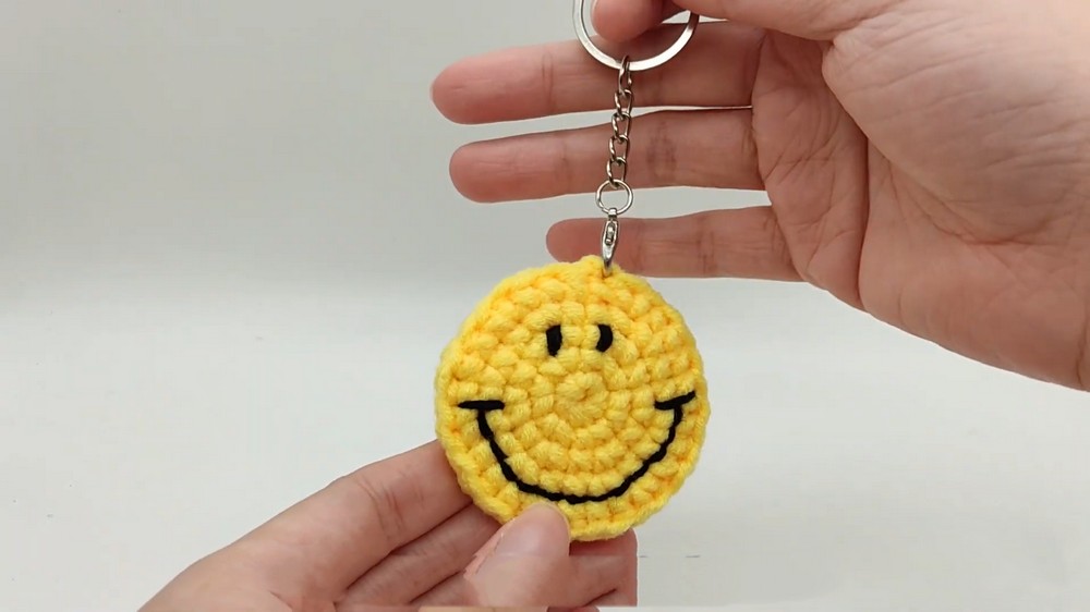 Crochet Emoji Keychain Tutorial 1