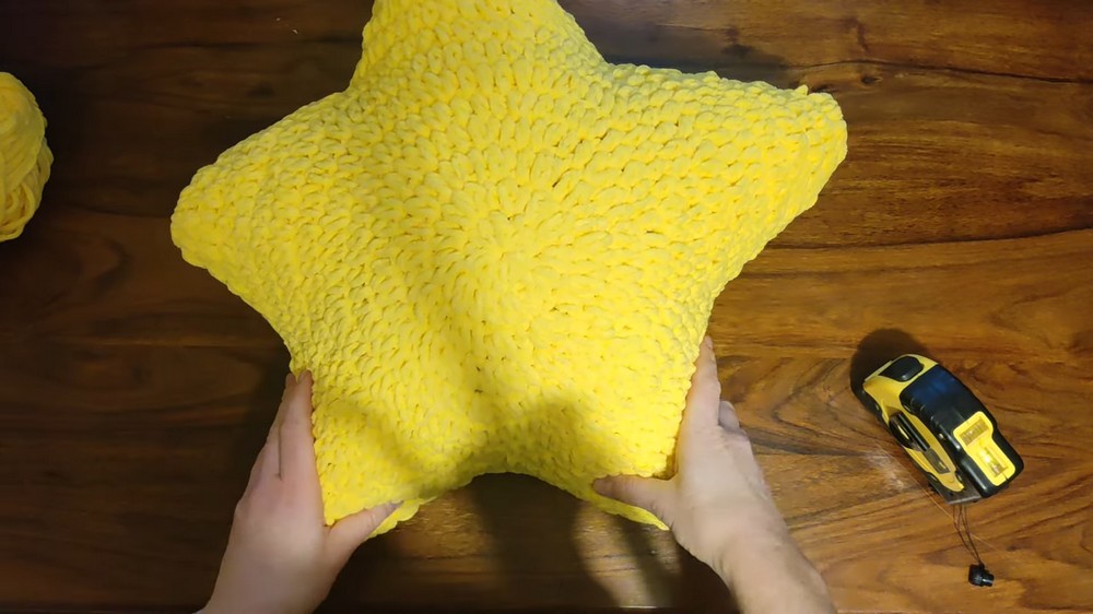 Crochet Star Pillow Easy Step by Step Tutorial 1
