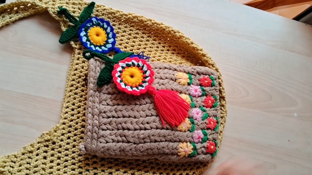 Easy Crochet Bag Charm Tutorial 1