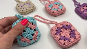 How To Make A Simple Granny Square Pouch 1