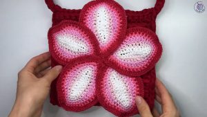 Elegant Crochet Flower Bag That Enhances Every Outfit