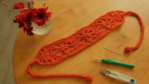 Vintage-Inspired Crochet Lacy Flower Headband To Complete Your Look