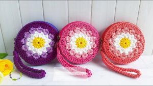 Crochet Daisy Flower Coin Purse Tutorial 1
