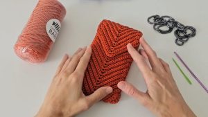 How To Crochet A Phone Case 2