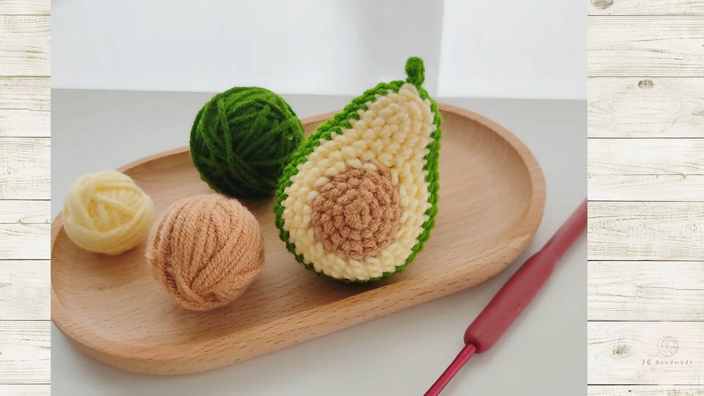 Crochet Tiny Avocado Keychain 1