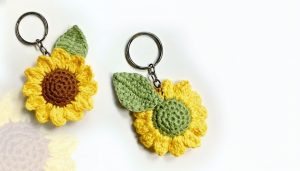 Crochet Sunflower Keychain Tutorial 1